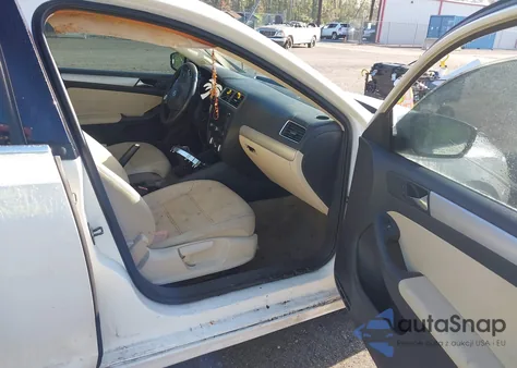 2011 Volkswagen Jetta 2.5L Sel z USA, uszkodzony, nr VIN 3VWLX7AJ4BM400388